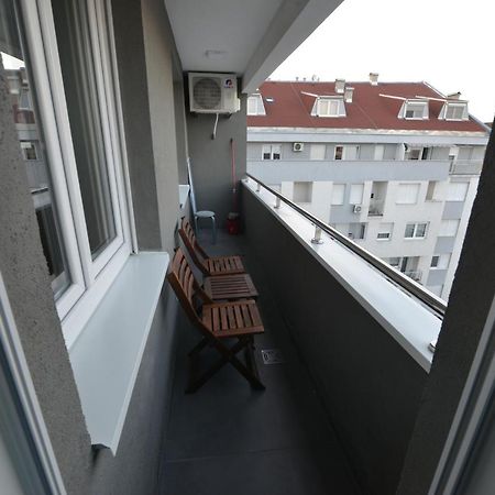 Apartment 54 City Center - Free Private Garage Újvidék Kültér fotó