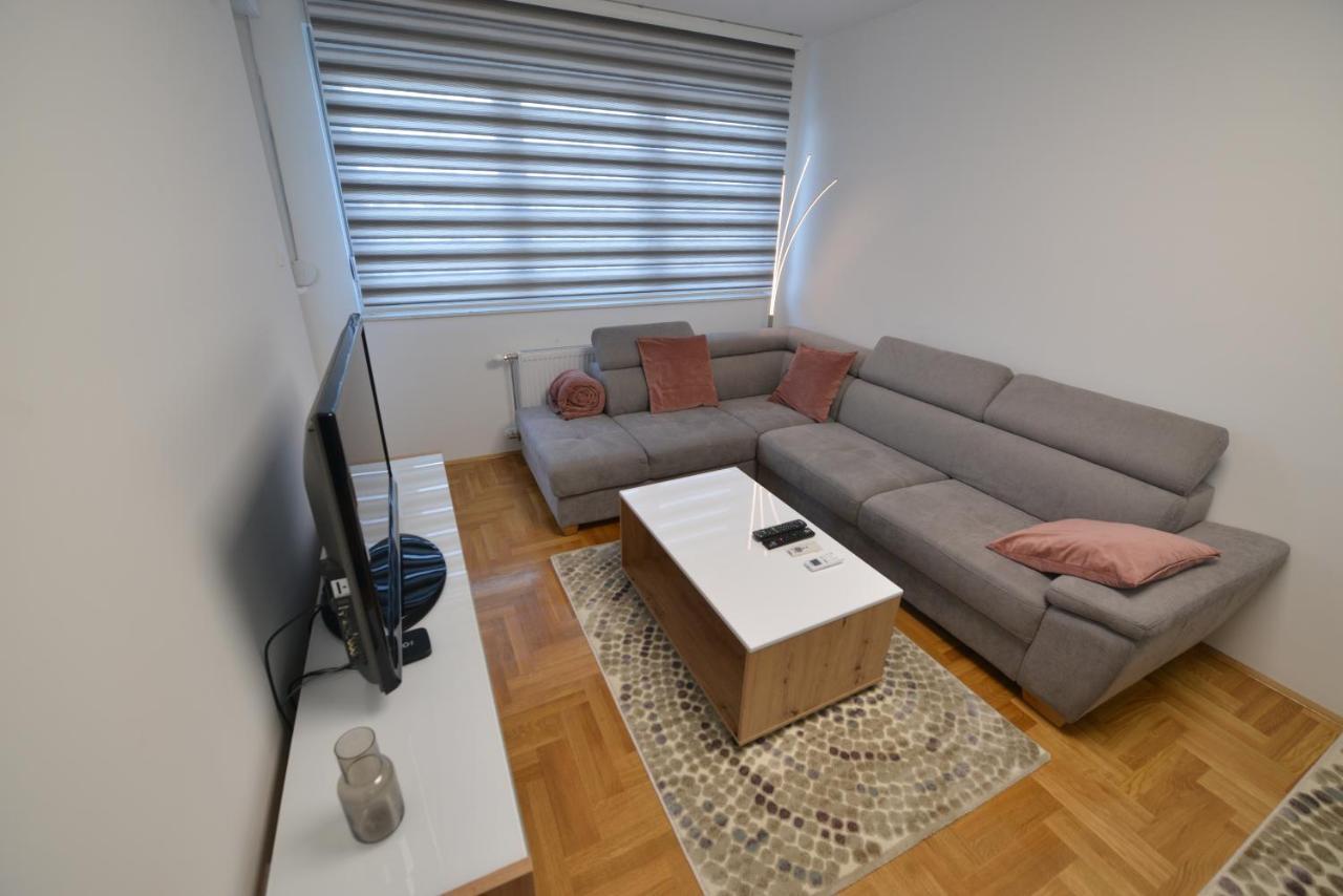 Apartment 54 City Center - Free Private Garage Újvidék Kültér fotó