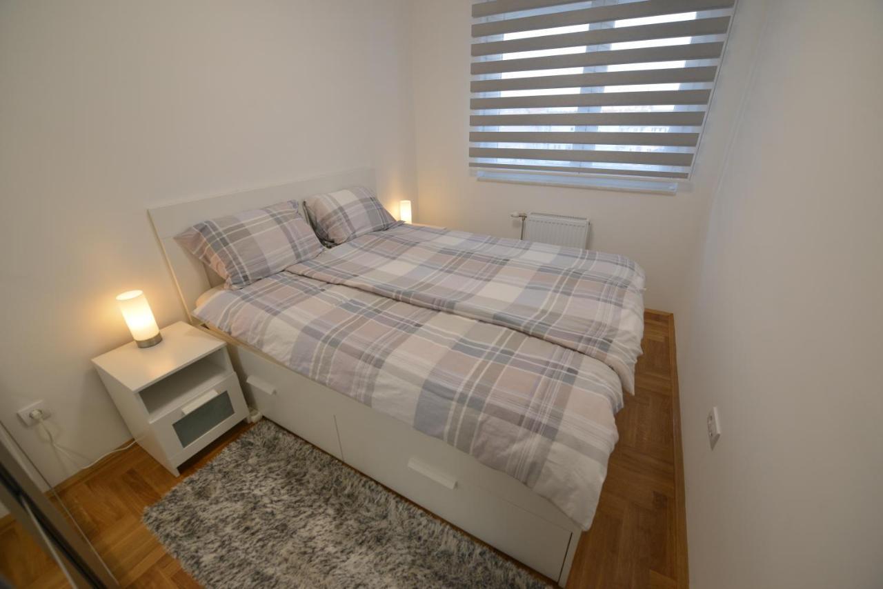 Apartment 54 City Center - Free Private Garage Újvidék Kültér fotó