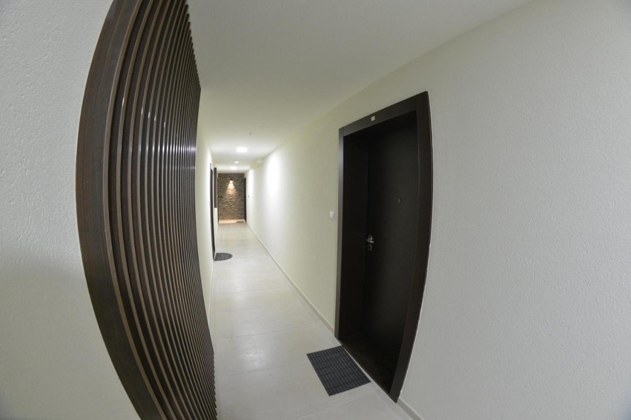 Apartment 54 City Center - Free Private Garage Újvidék Kültér fotó