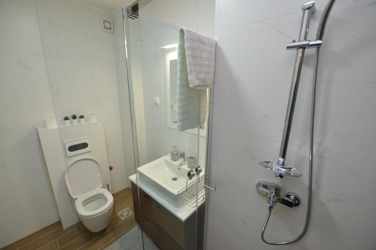 Apartment 54 City Center - Free Private Garage Újvidék Kültér fotó