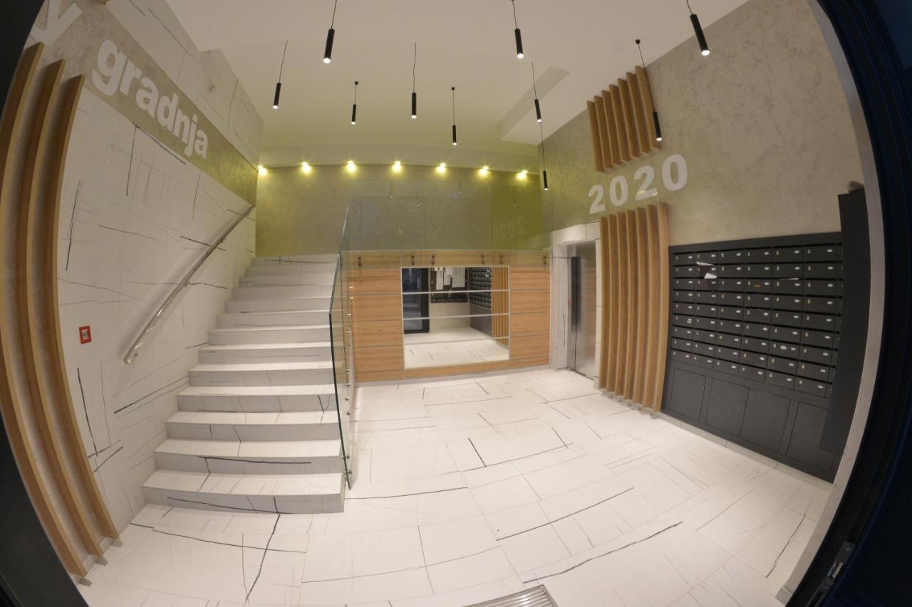 Apartment 54 City Center - Free Private Garage Újvidék Kültér fotó