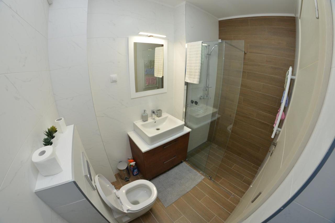 Apartment 54 City Center - Free Private Garage Újvidék Kültér fotó