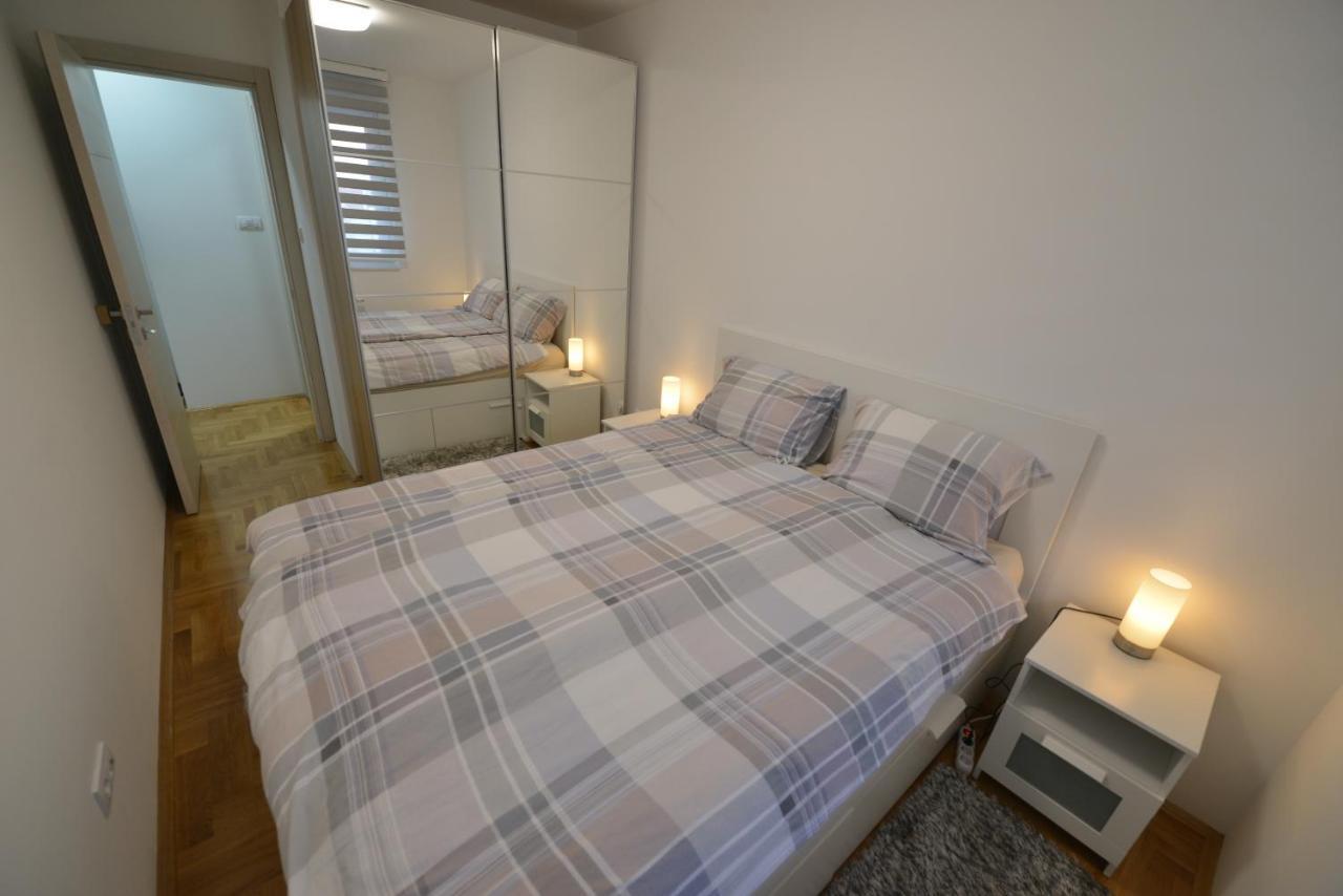 Apartment 54 City Center - Free Private Garage Újvidék Kültér fotó
